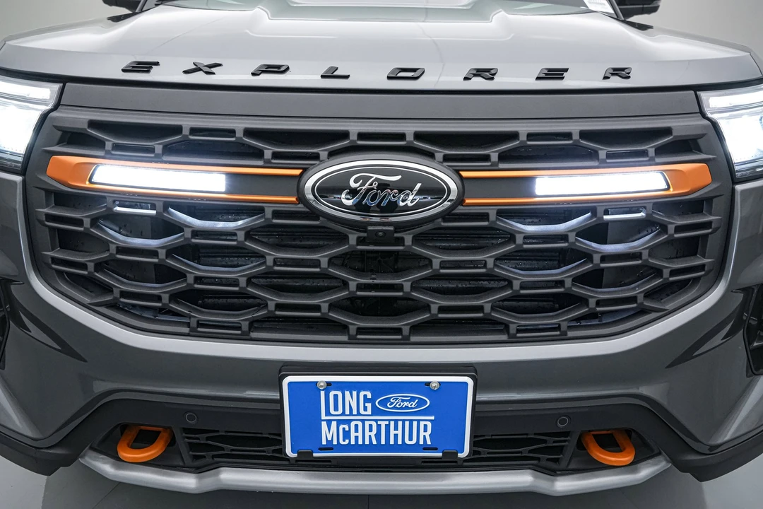 2026 Ford Explorer 6th Gen - Image 13 of 21