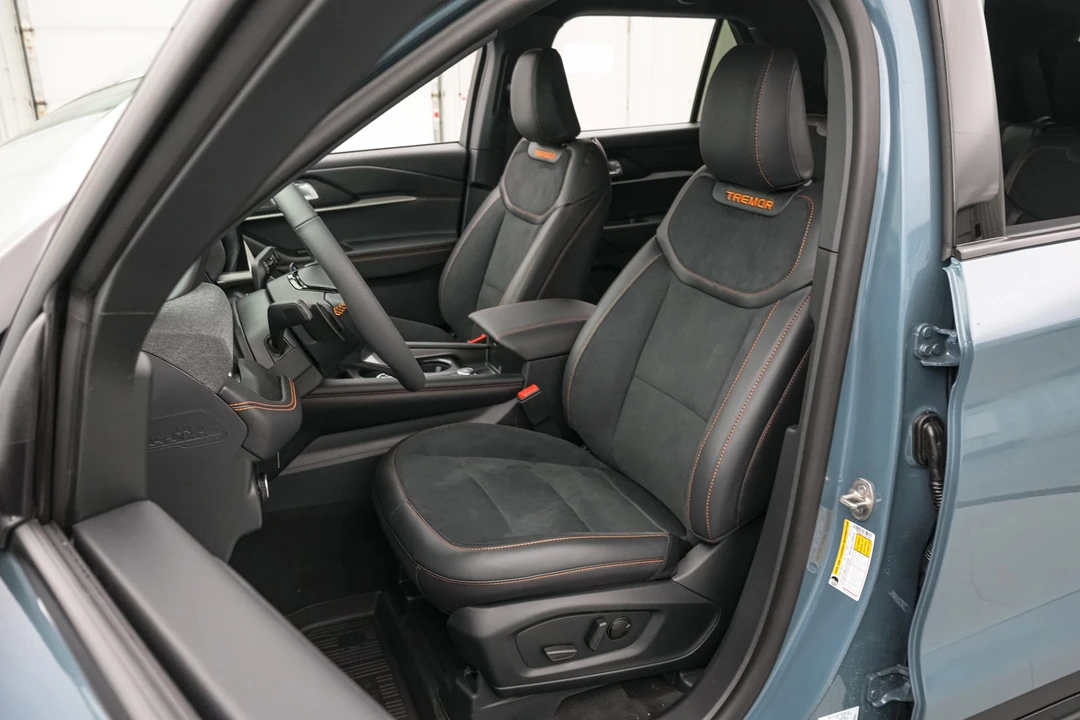 2026 Ford Explorer 6th Gen - Image 17 of 21