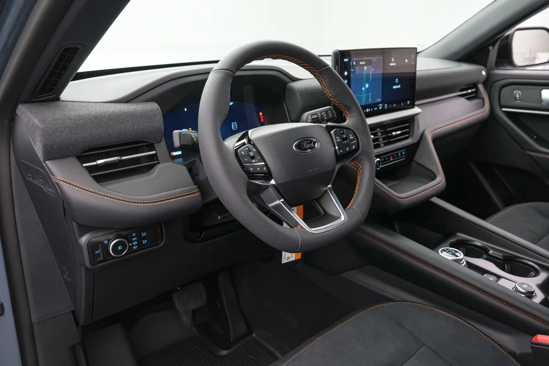 2026 Ford Explorer 6th Gen - Image 18 of 21