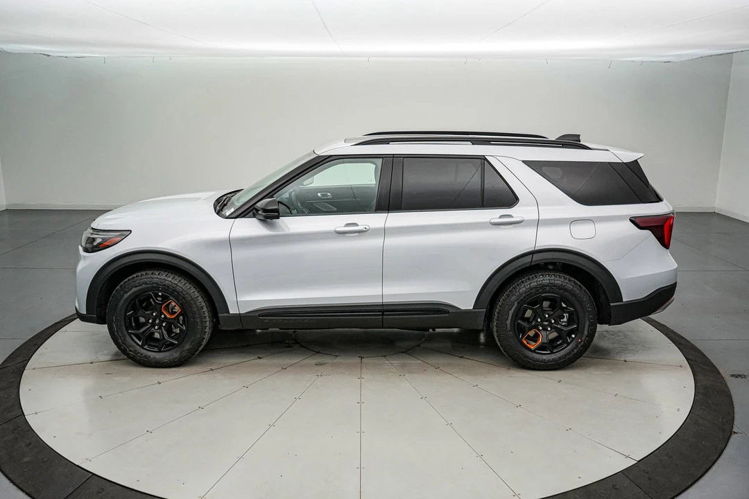 2026 Ford Explorer 6th Gen - Image 8 of 21