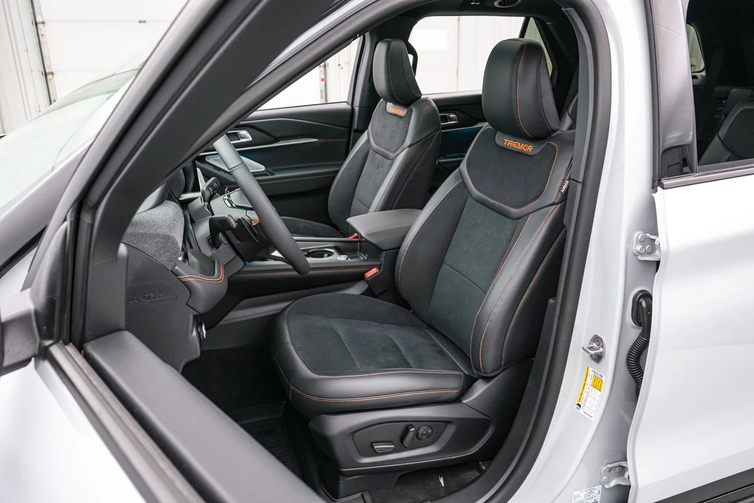 2026 Ford Explorer 6th Gen - Image 19 of 21