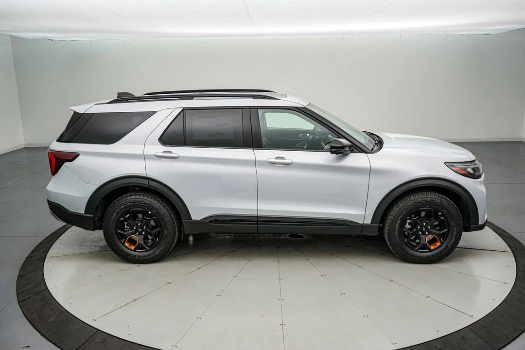 2026 Ford Explorer 6th Gen - Image 4 of 21