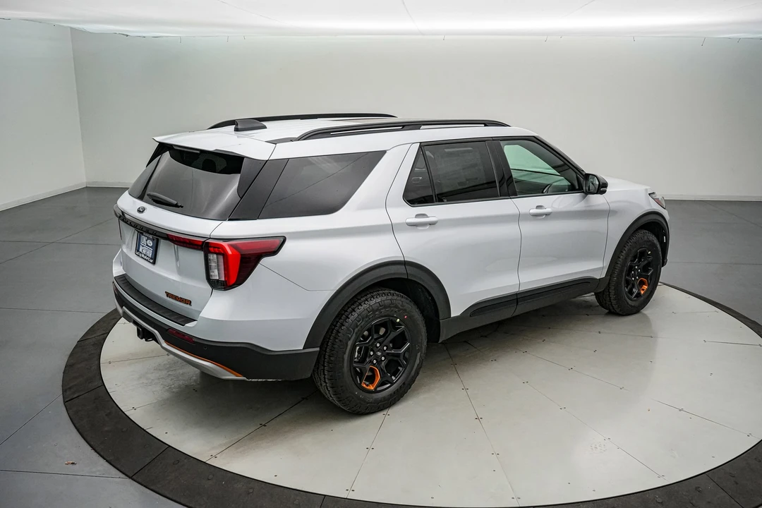 2026 Ford Explorer 6th Gen - Image 5 of 21