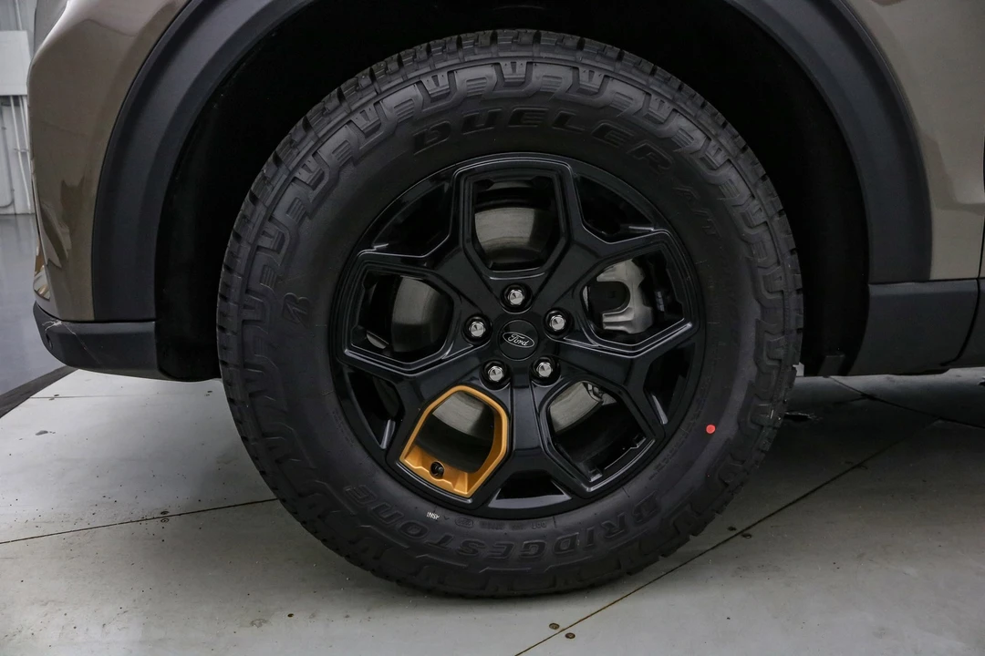 2026 Ford Explorer 6th Gen - Image 11 of 21