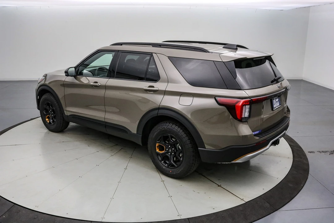 2026 Ford Explorer 6th Gen - Image 7 of 21