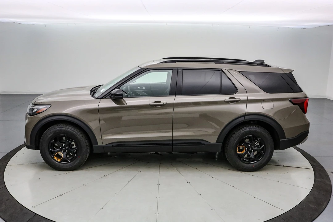 2026 Ford Explorer 6th Gen - Image 8 of 21