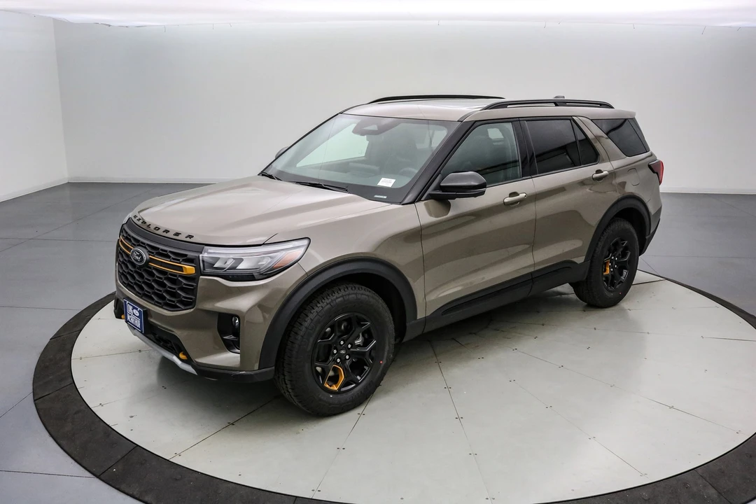 2026 Ford Explorer 6th Gen - Image 9 of 21