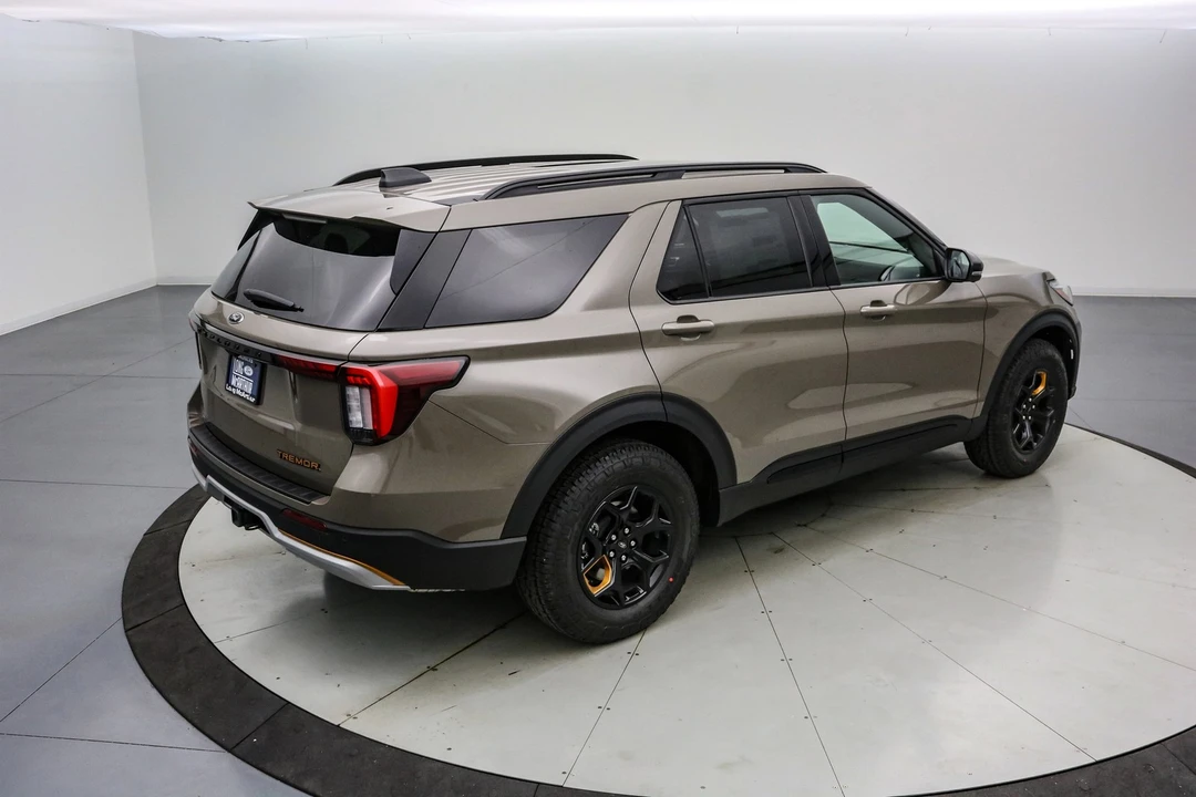2026 Ford Explorer 6th Gen - Image 5 of 21