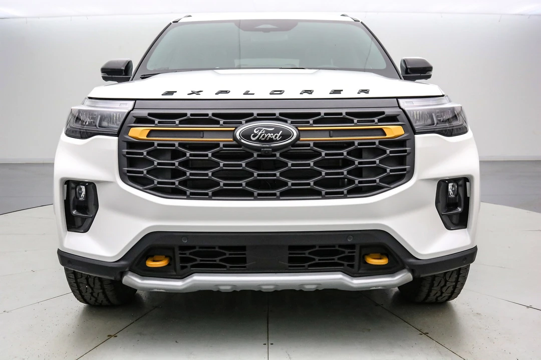2026 Ford Explorer 6th Gen - Image 12 of 21