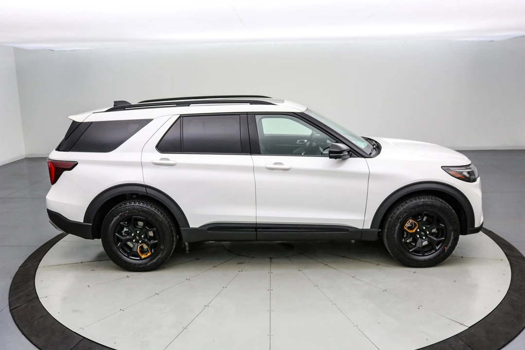 2026 Ford Explorer 6th Gen - Image 4 of 21