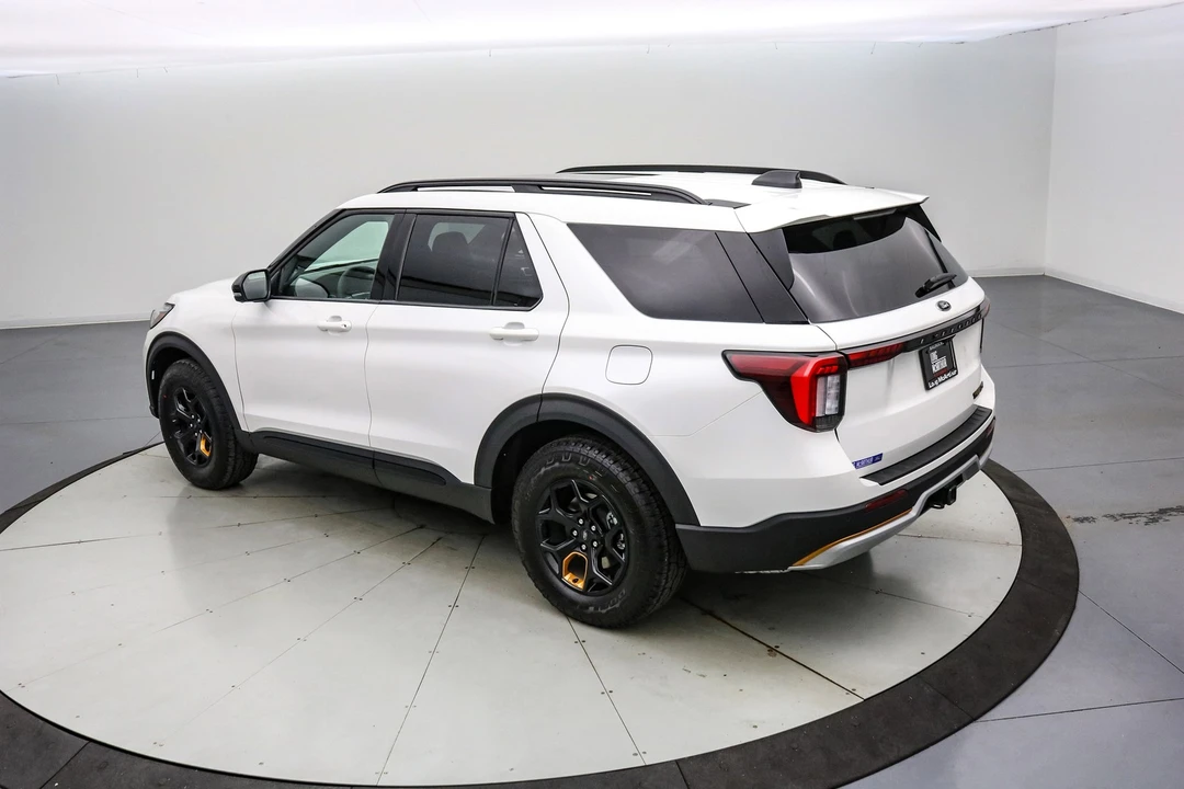 2026 Ford Explorer 6th Gen - Image 7 of 21