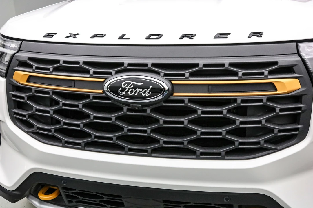 2026 Ford Explorer 6th Gen - Image 14 of 21
