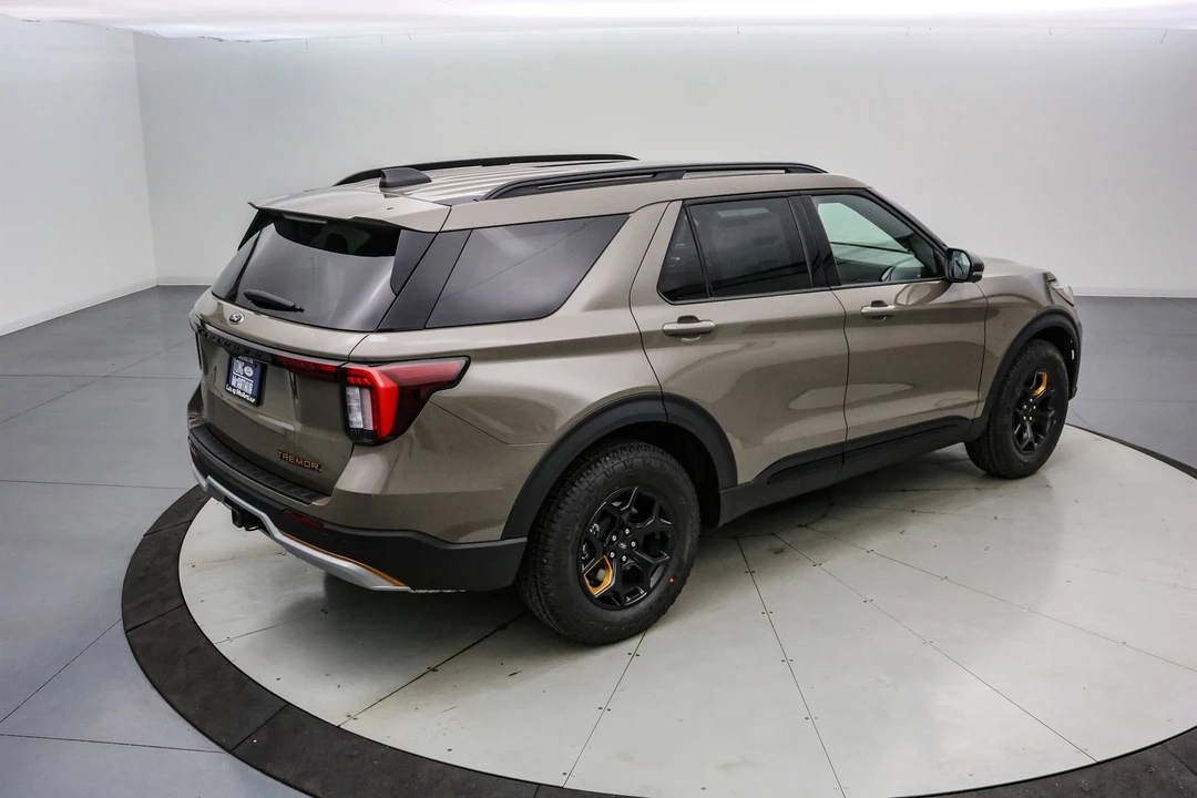 2026 Ford Explorer 6th Gen - Image 5 of 21