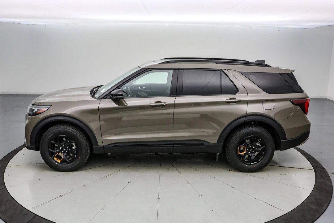 2026 Ford Explorer 6th Gen - Image 8 of 21