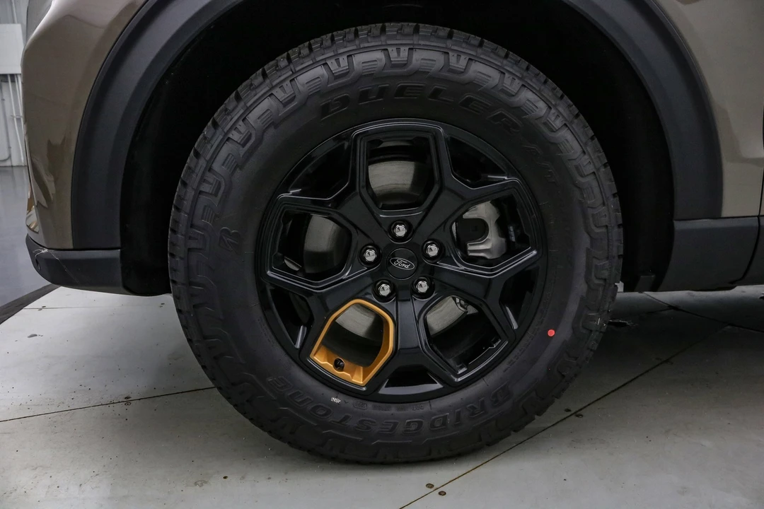 2026 Ford Explorer 6th Gen - Image 11 of 21