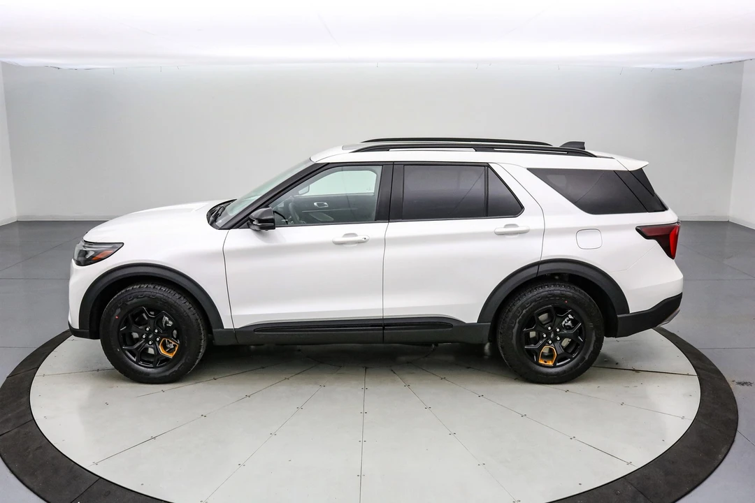 2026 Ford Explorer 6th Gen - Image 8 of 21