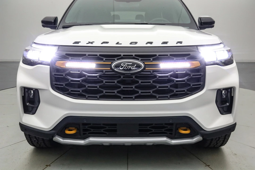 2026 Ford Explorer 6th Gen - Image 13 of 21