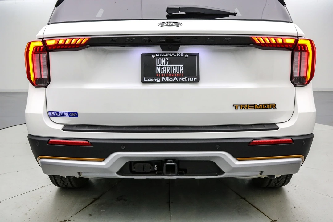 2026 Ford Explorer 6th Gen - Image 19 of 21