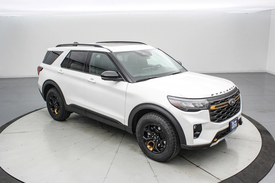 2026 Ford Explorer 6th Gen - Image 2 of 31