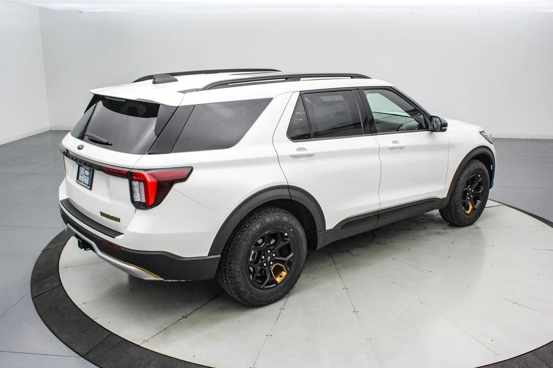 2026 Ford Explorer 6th Gen - Image 5 of 31