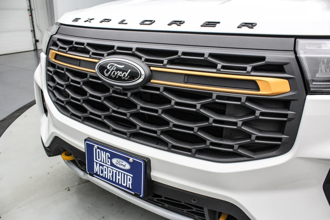 2026 Ford Explorer 6th Gen - Image 14 of 31