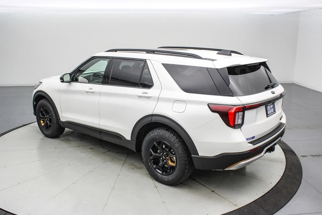 2026 Ford Explorer 6th Gen - Image 7 of 31