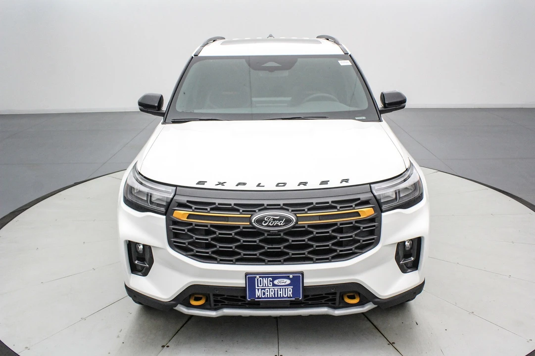 2026 Ford Explorer 6th Gen - Image 10 of 31