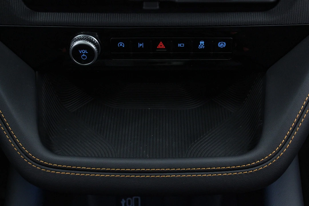 2026 Ford Explorer 6th Gen - Image 27 of 31