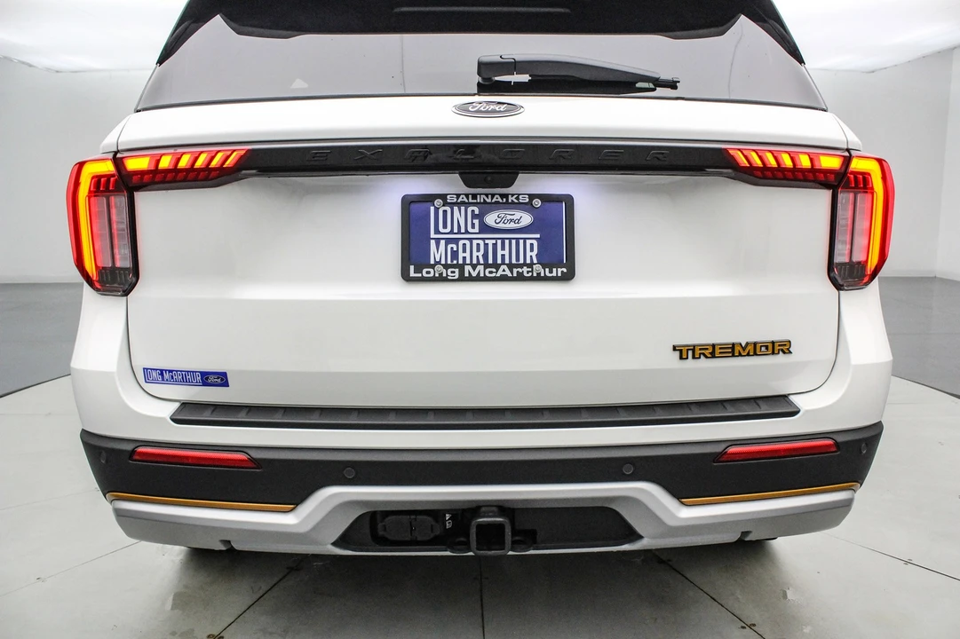 2026 Ford Explorer 6th Gen - Image 18 of 21