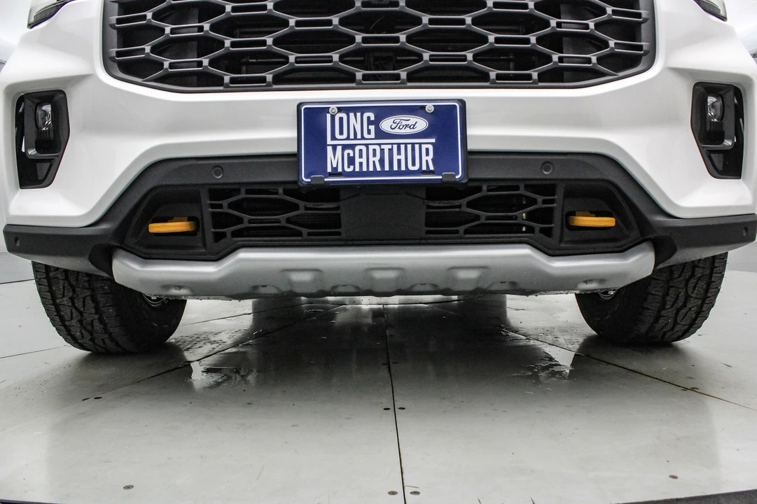 2026 Ford Explorer 6th Gen - Image 17 of 31