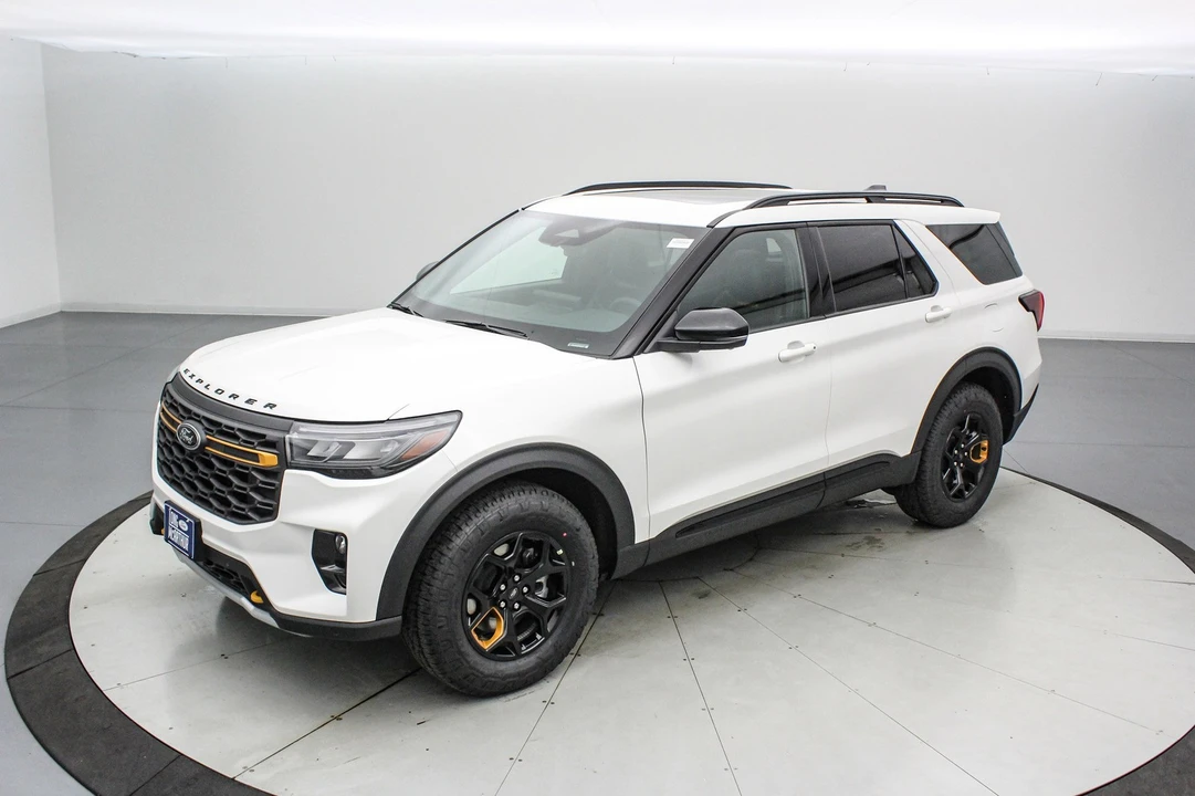 2026 Ford Explorer 6th Gen - Image 9 of 31