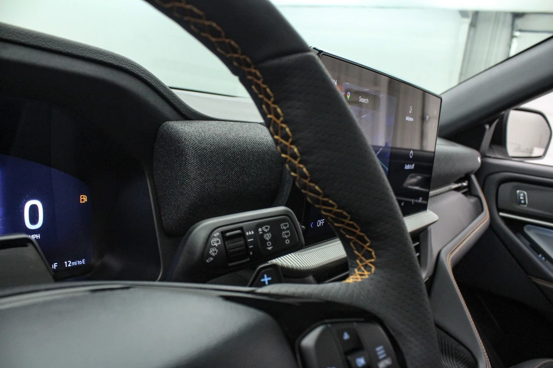 2026 Ford Explorer 6th Gen - Image 24 of 31