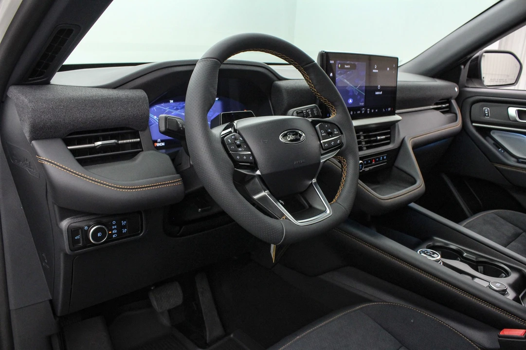 2026 Ford Explorer 6th Gen - Image 22 of 31