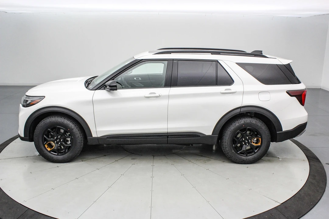 2026 Ford Explorer 6th Gen - Image 8 of 31
