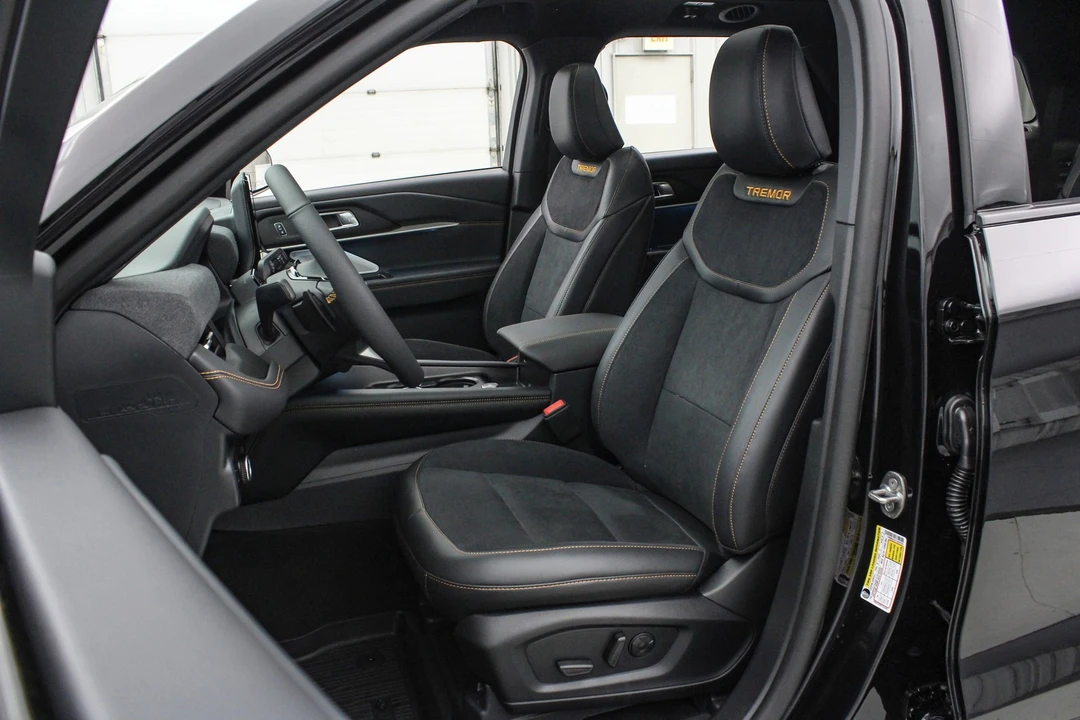 2026 Ford Explorer 6th Gen - Image 19 of 21