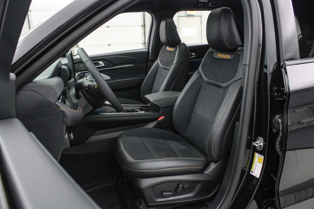 2026 Ford Explorer 6th Gen - Image 19 of 21