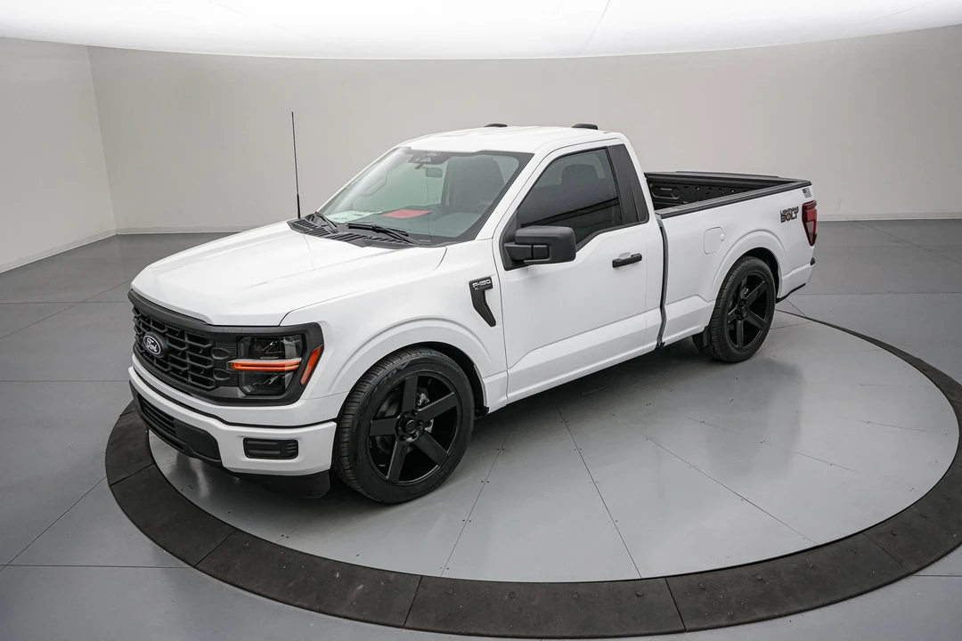 2026 Ford F-150 Lightning 14th Gen - Image 11 of 31