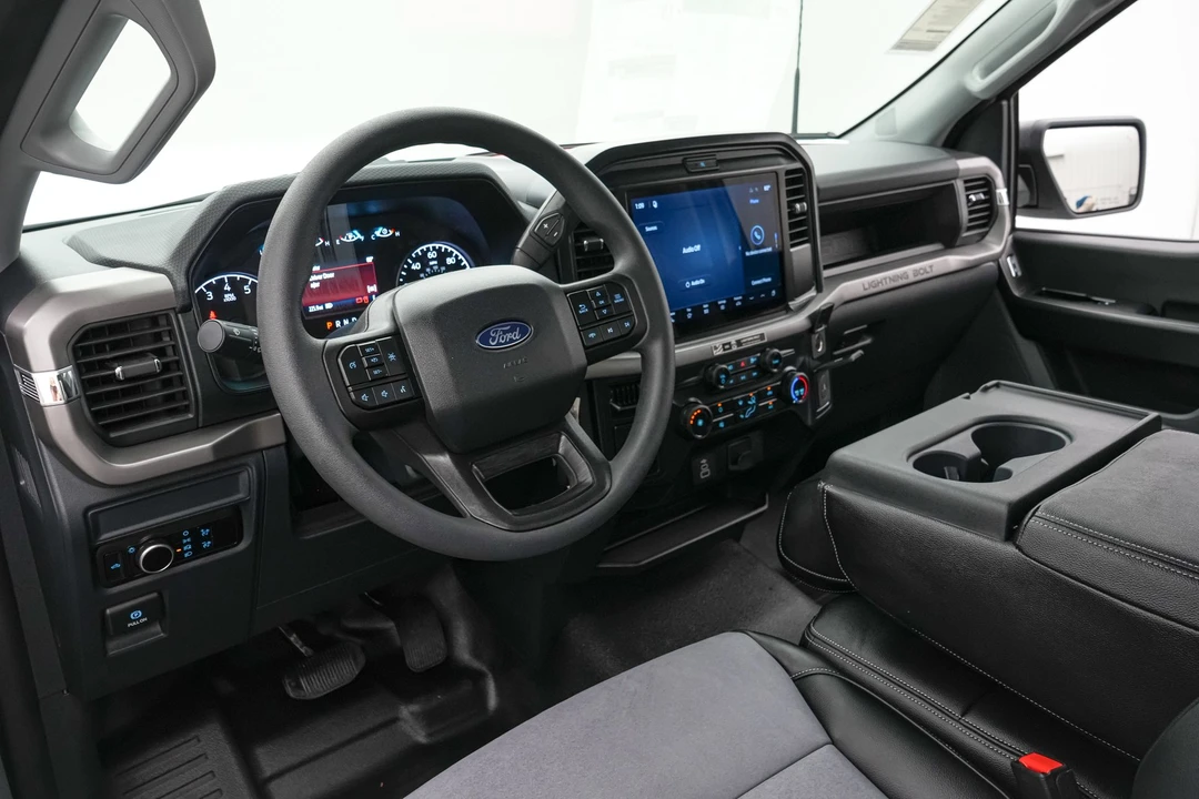 2026 Ford F-150 Lightning 14th Gen - Image 25 of 31