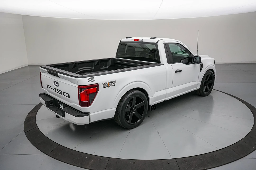 2026 Ford F-150 Lightning 14th Gen - Image 6 of 31