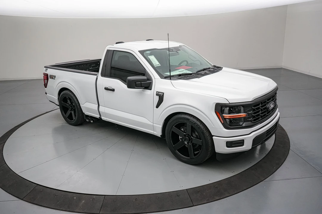 2026 Ford F-150 Lightning 14th Gen - Image 4 of 31