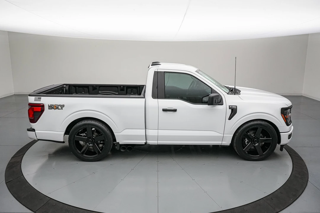2026 Ford F-150 Lightning 14th Gen - Image 5 of 31