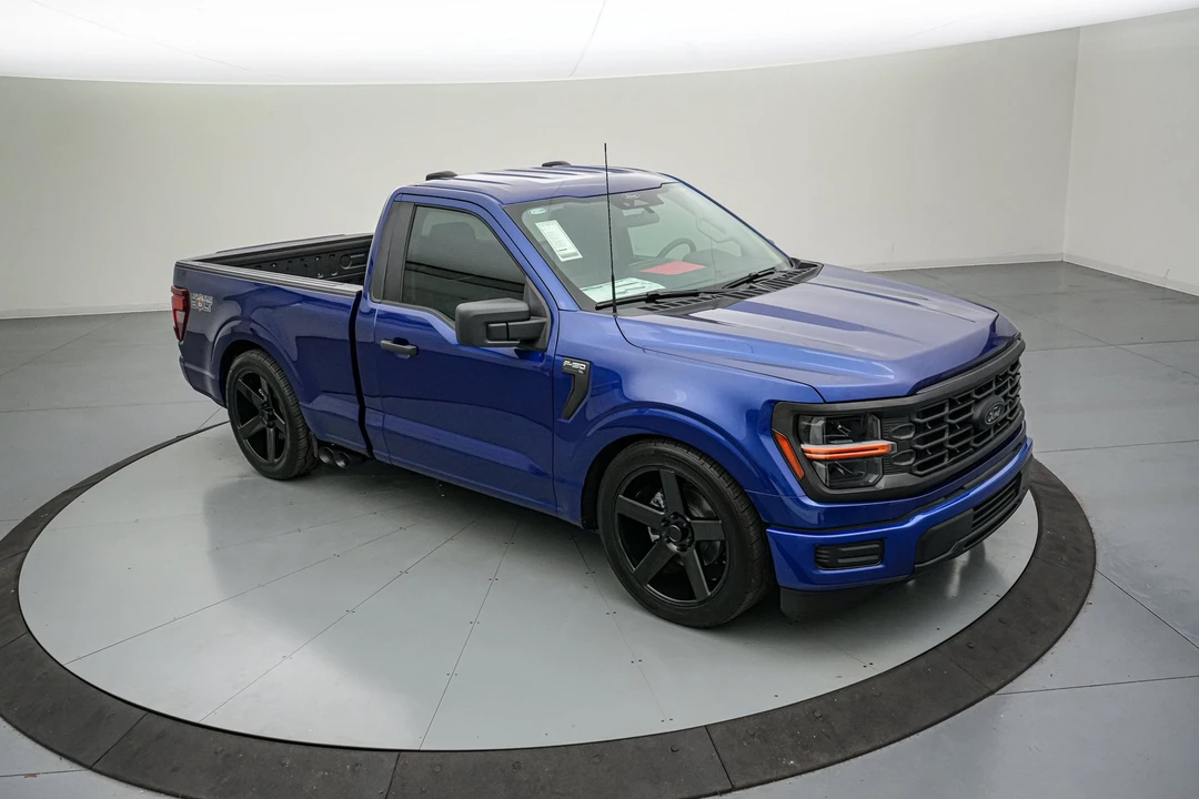 2026 Ford F-150 Lightning 14th Gen - Image 4 of 31