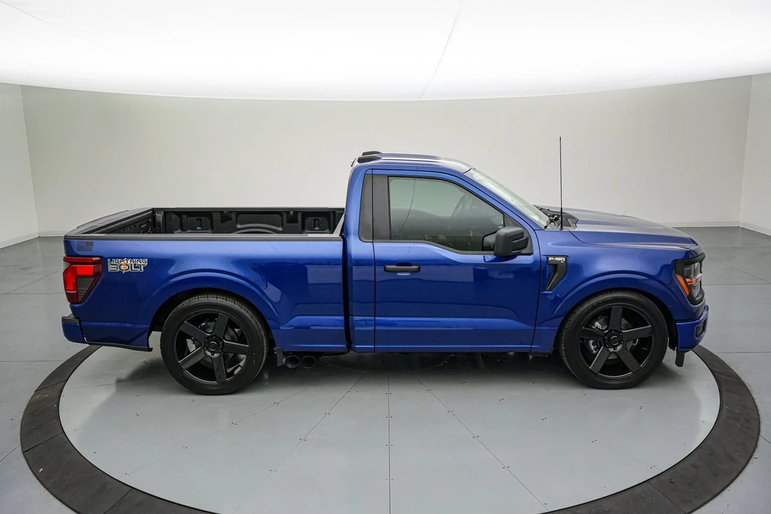 2026 Ford F-150 Lightning 14th Gen - Image 5 of 31