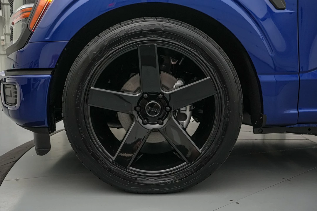 2026 Ford F-150 Lightning 14th Gen - Image 19 of 31