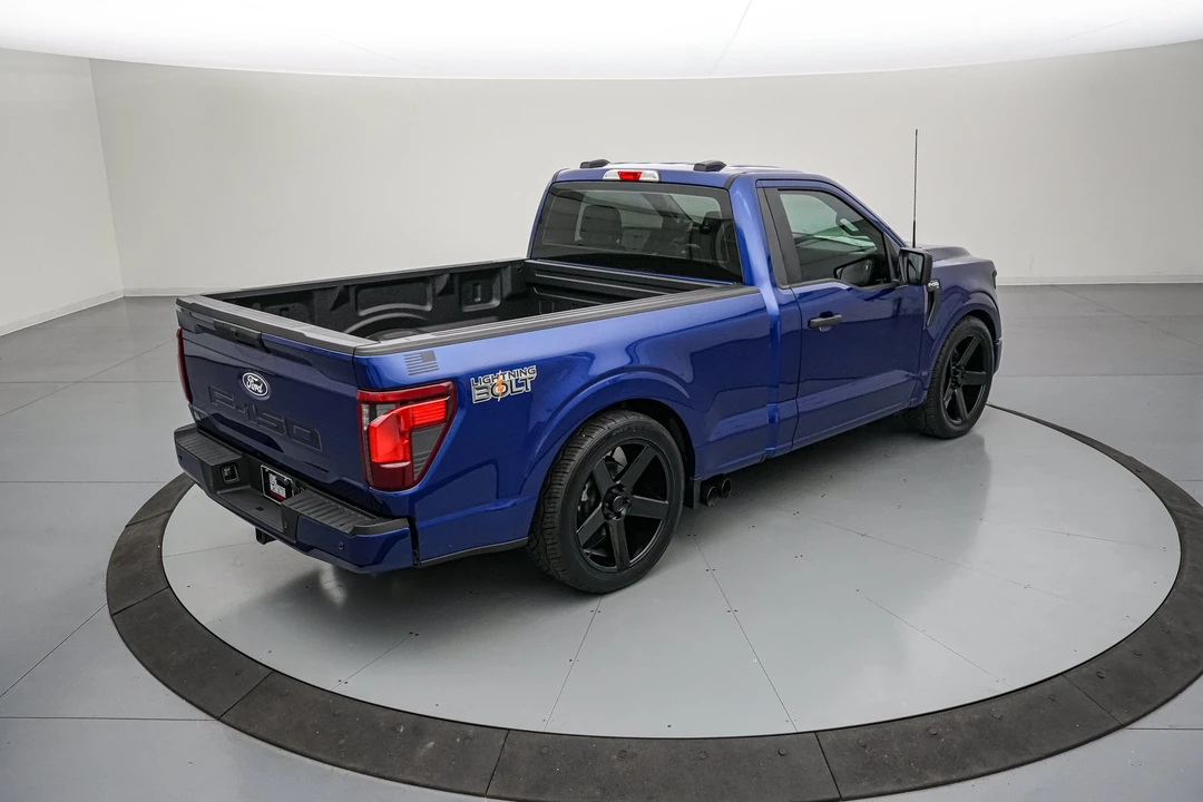 2026 Ford F-150 Lightning 14th Gen - Image 6 of 31