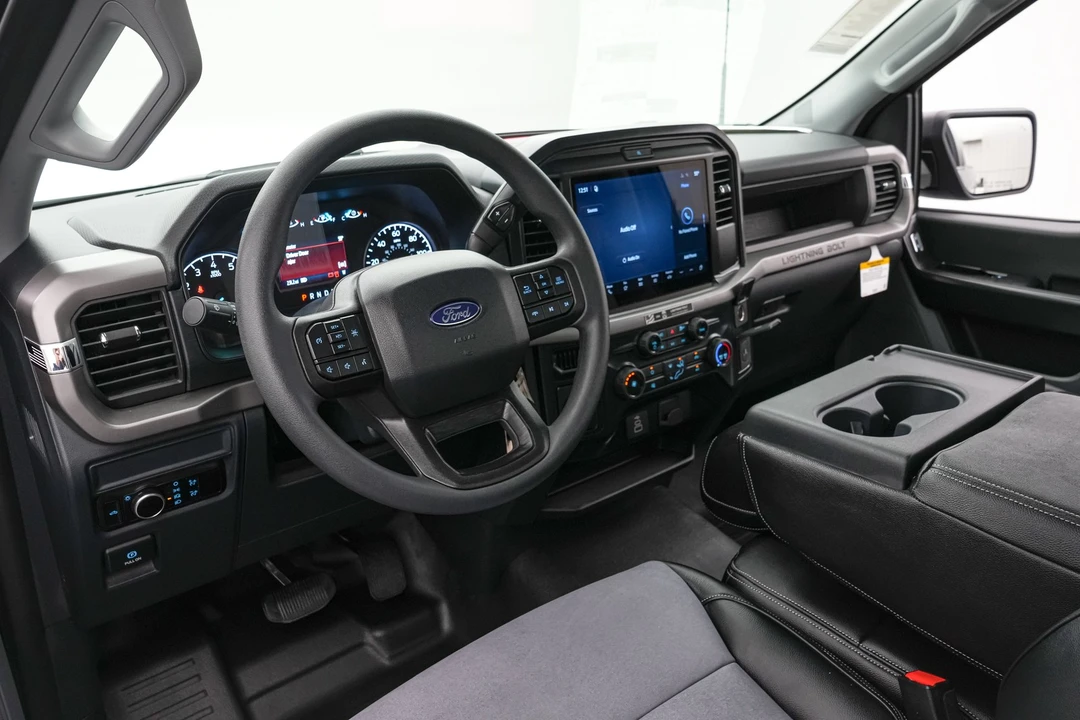 2026 Ford F-150 Lightning 14th Gen - Image 25 of 31