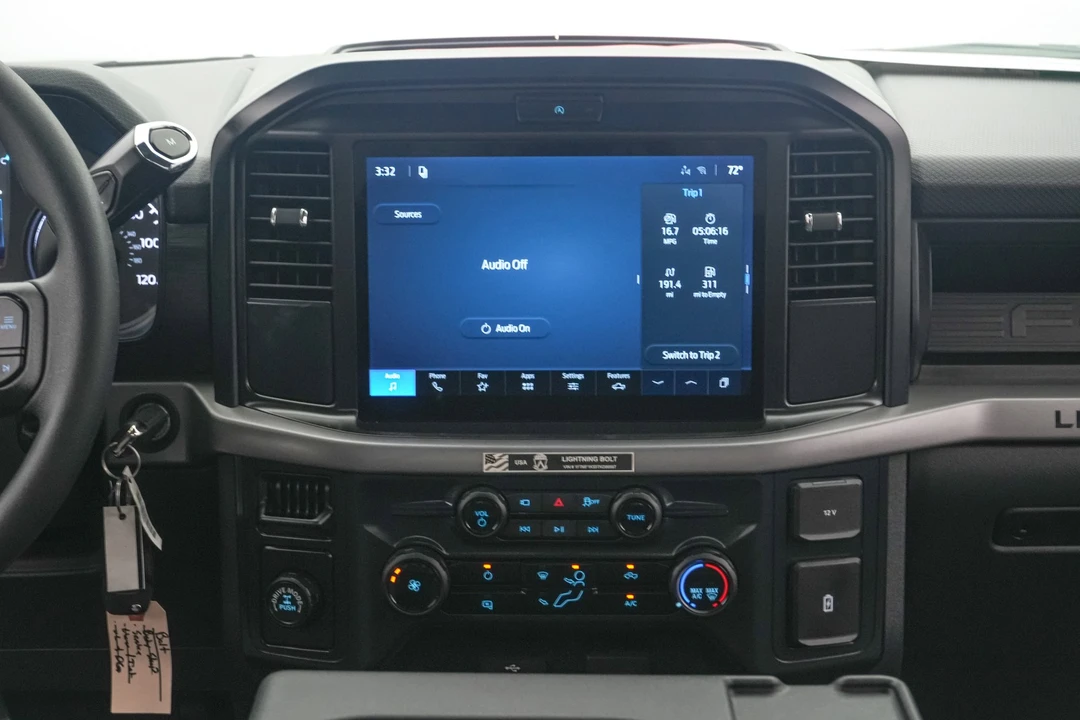2026 Ford F-150 Lightning 14th Gen - Image 28 of 31
