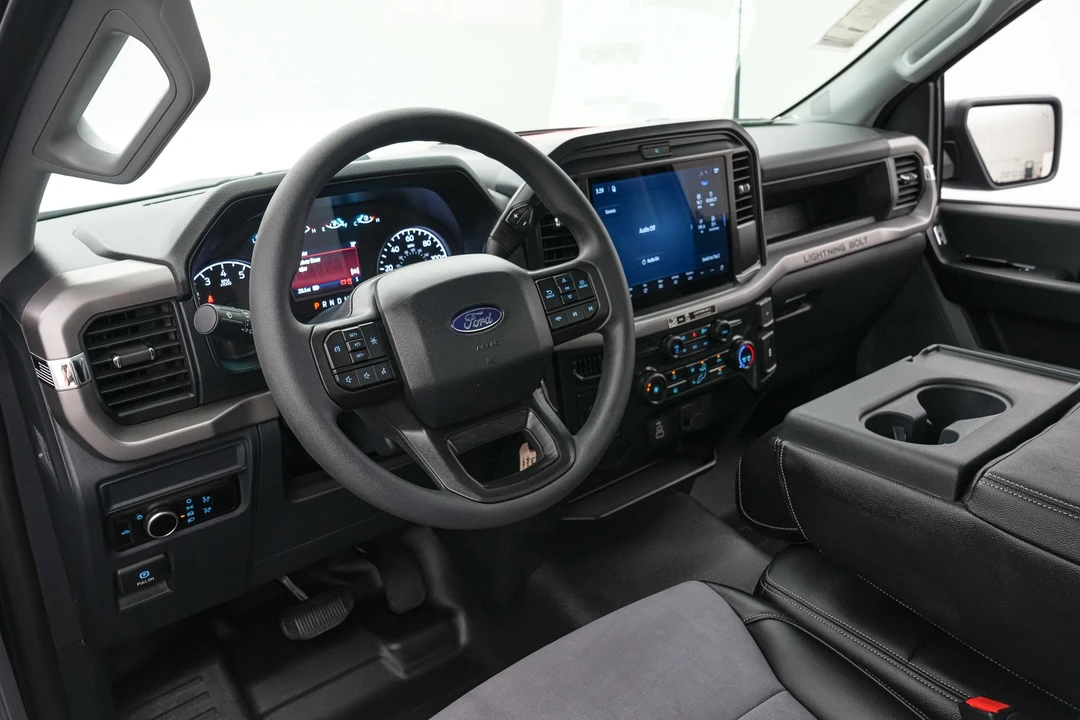 2026 Ford F-150 Lightning 14th Gen - Image 25 of 31