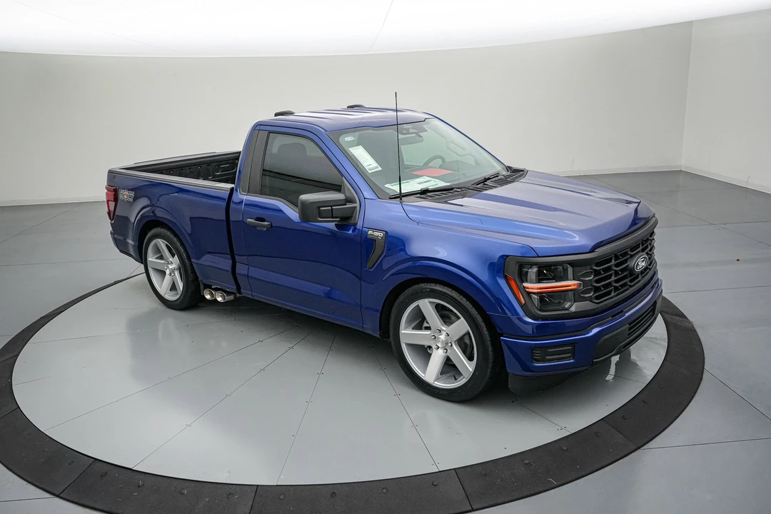 2026 Ford F-150 Lightning 14th Gen - Image 4 of 31
