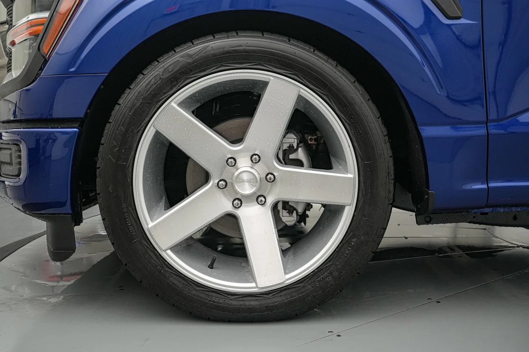 2026 Ford F-150 Lightning 14th Gen - Image 13 of 31